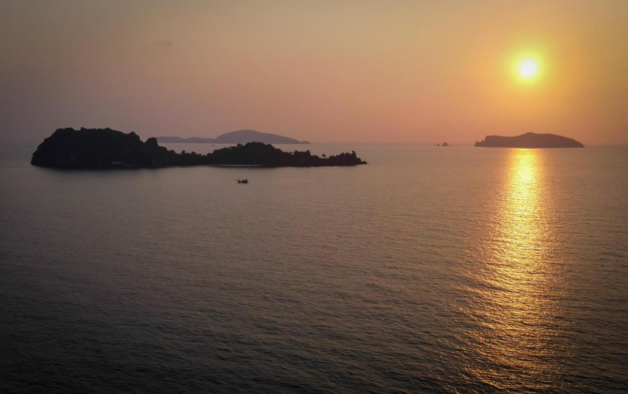 The Nest Private Beach Resort Chumphon Exteriör bild